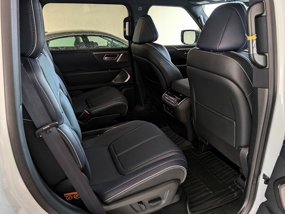 New 2027 Radiant White INFINITI SPORT image 22