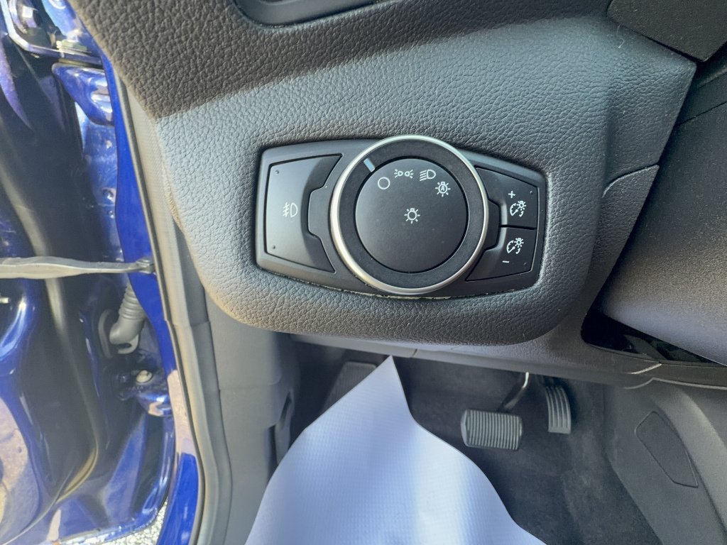 Used 2016 Deep Impact Blue Ford SE image 10