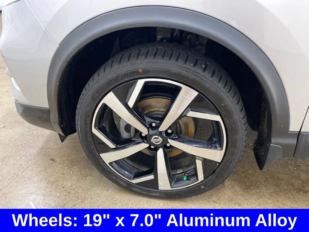 Used 2020 Silver Nissan SL image 14