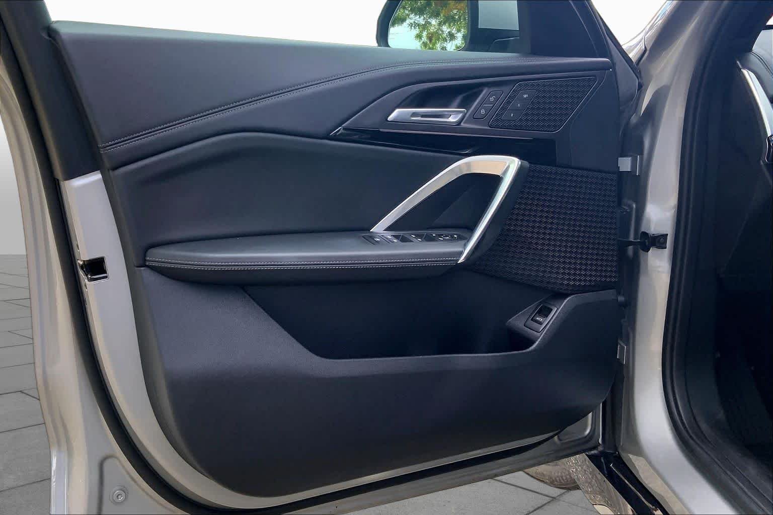 Certified Used 2023 Space Silver Metallic BMW xDrive28i image 21