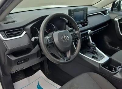 Used 2022 White Toyota XLE image 4
