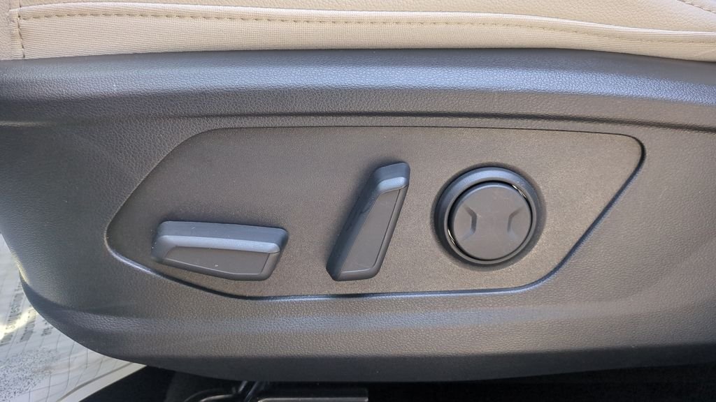 Used 2025 Green Hyundai SEL Convenience image 16