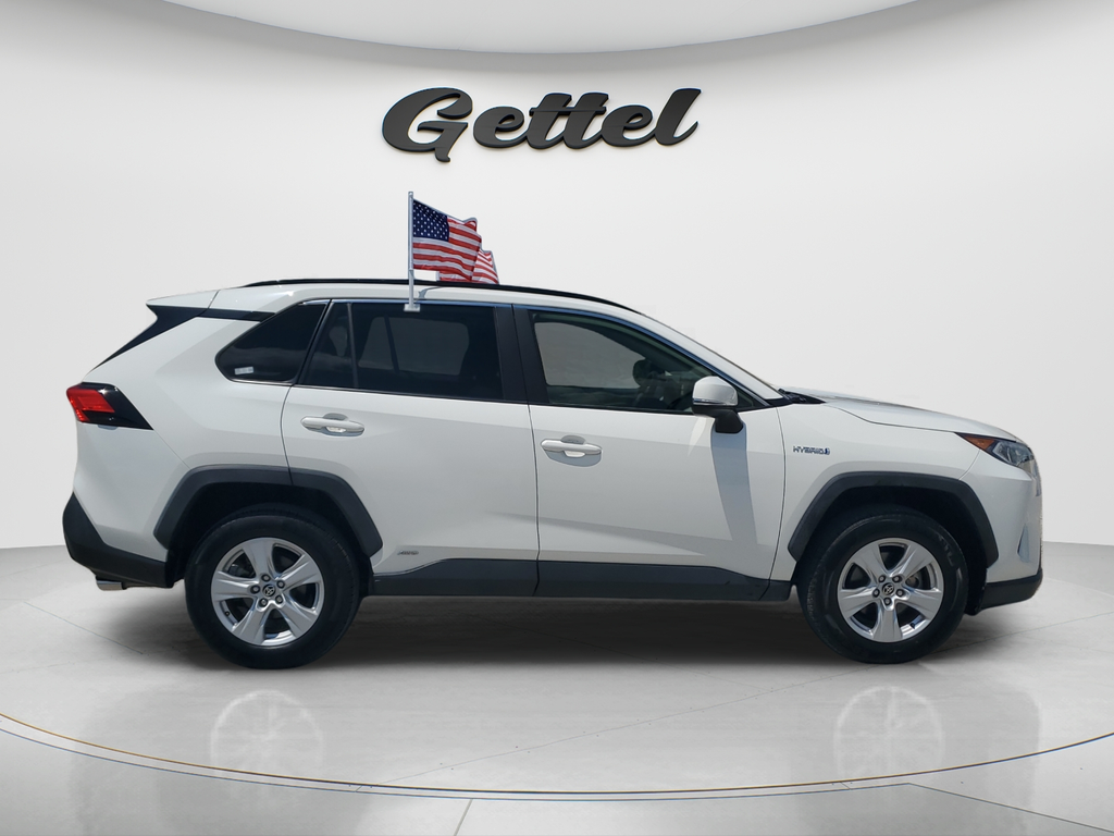 Used 2020 White Toyota XLE image 4