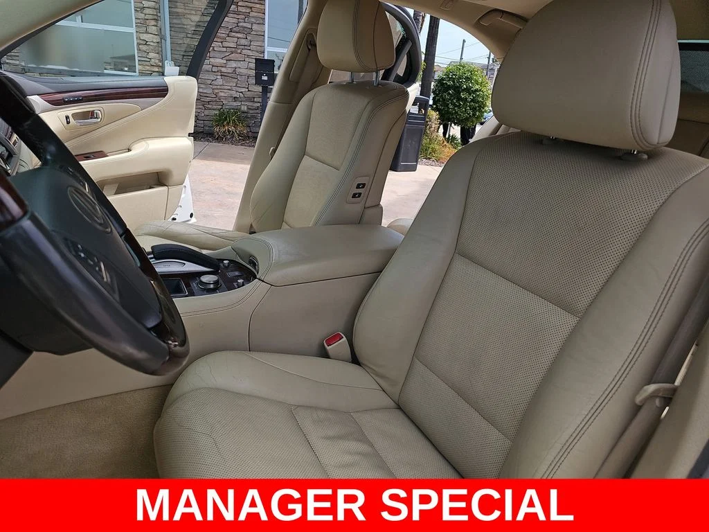 Used 2016 White Lexus 460 image 15