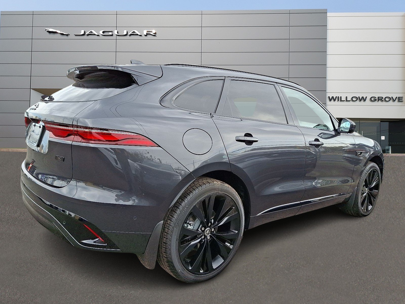 2026 Jaguar F-Pace R-Dynamic S - Photo 2