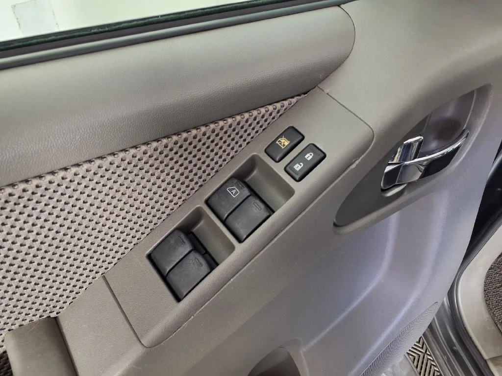 Used 2008 Gray Nissan LE image 15