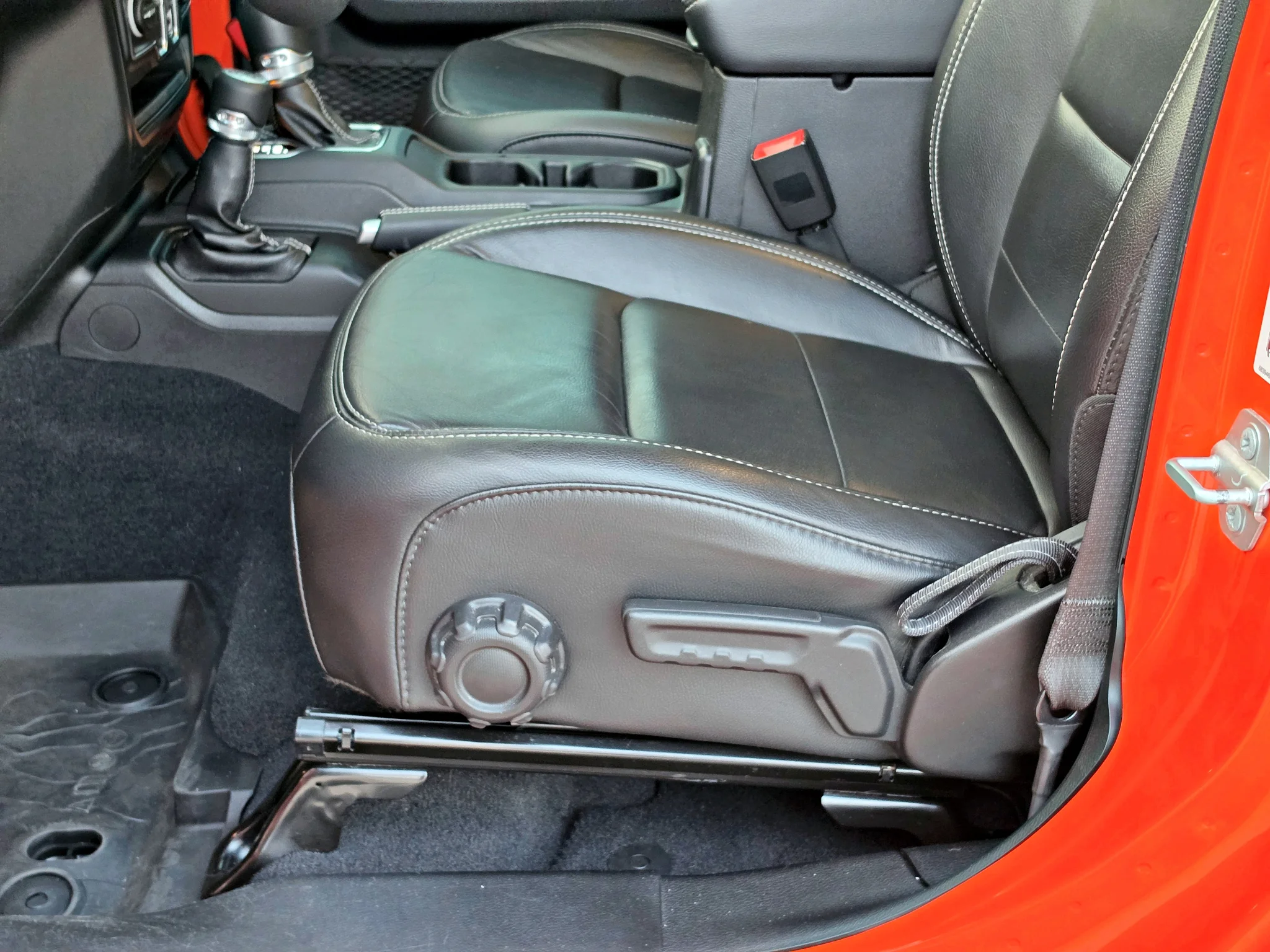 Used 2019 Punkn Metallic Clearcoat Jeep Sahara image 20