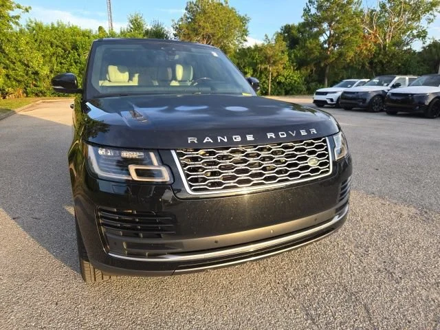 Used 2018 Santorini Black Metallic Land Rover HSE image 8