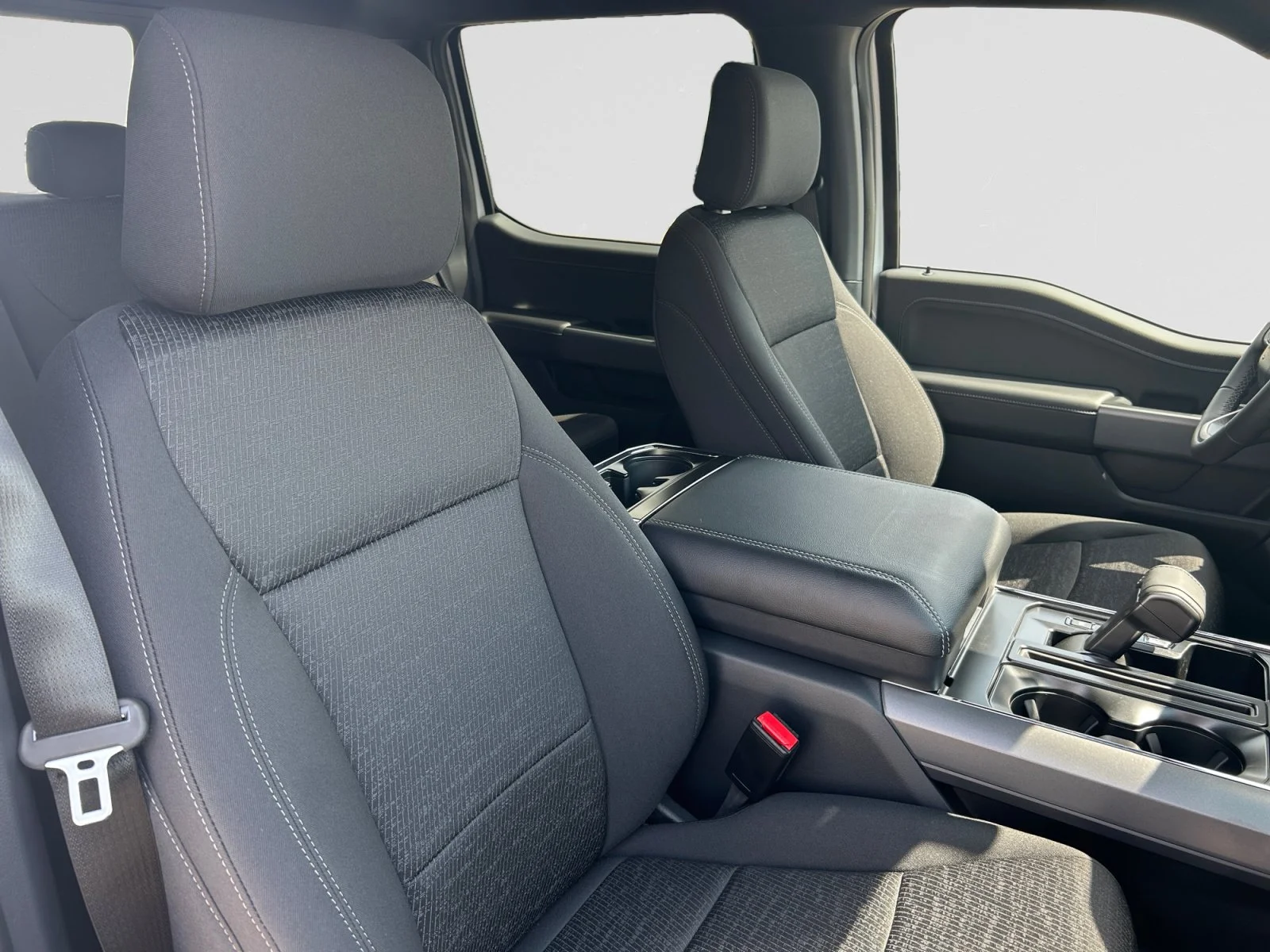 New 2026 Oxford White Ford XLT image 12