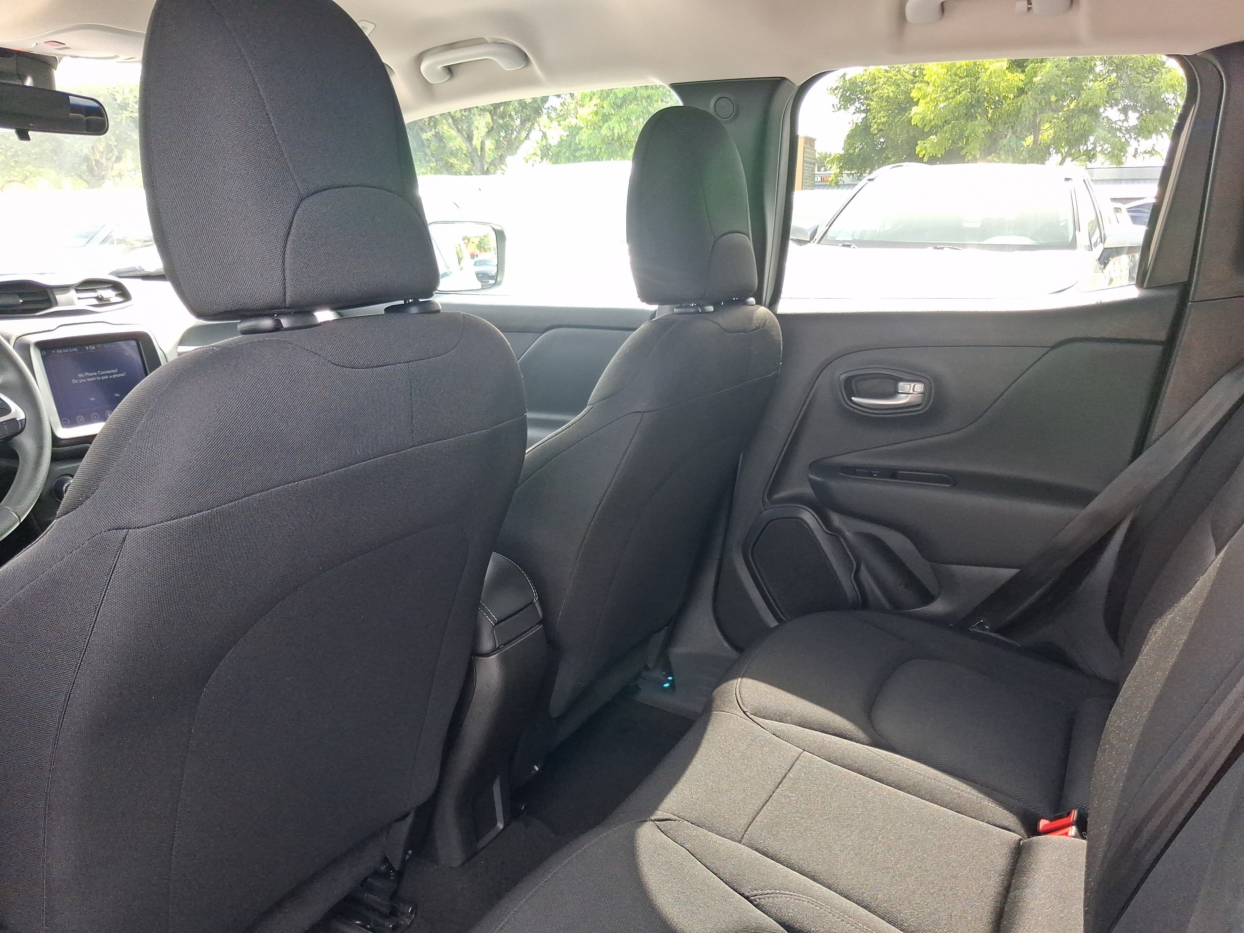 Used 2023 White Jeep Latitude image 6