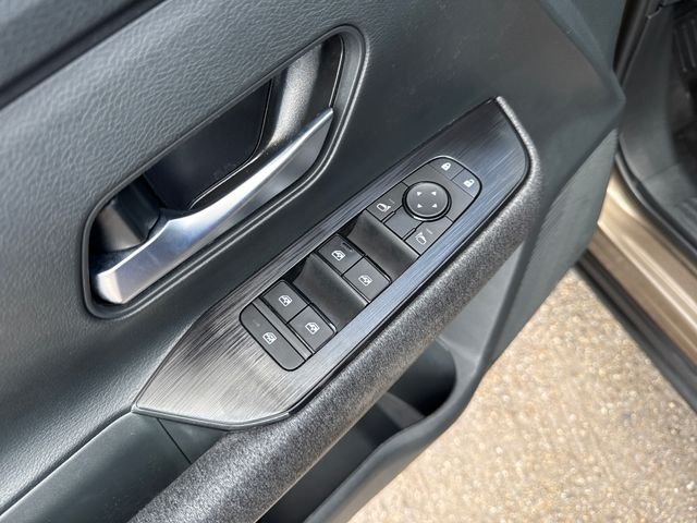 Used 2025 Brown Nissan SV image 12