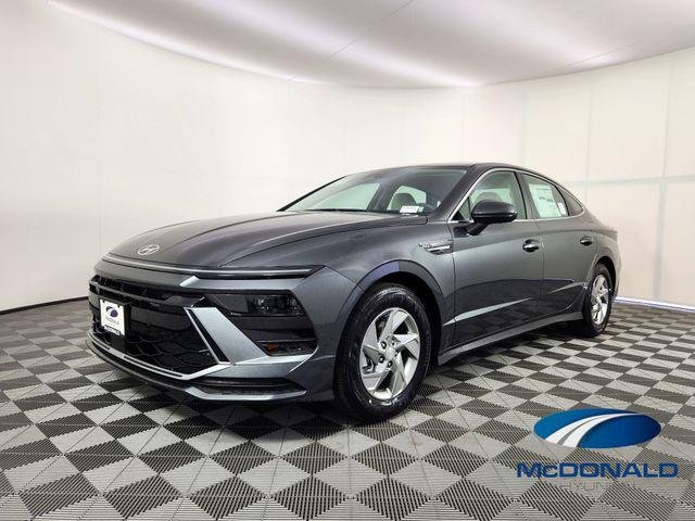 New 2026 Gray Hyundai SE image 1