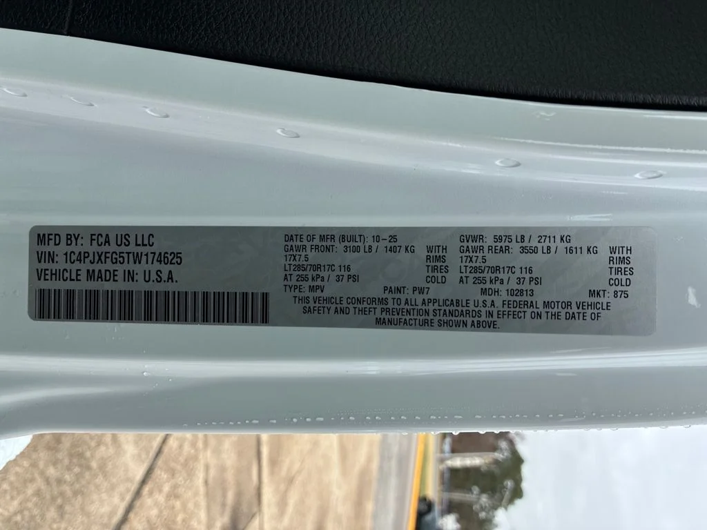 New 2026 Bright White Clear-Coat Exterior Paint Jeep Rubicon image 28