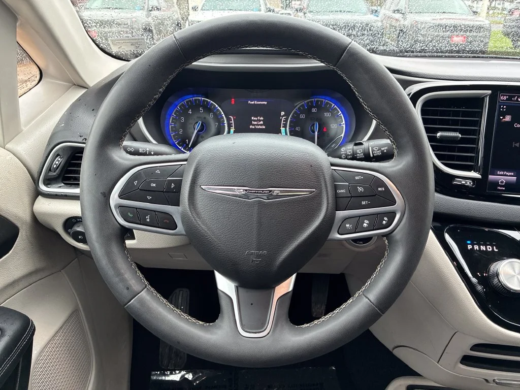Used 2024 Silver Chrysler Touring L image 15