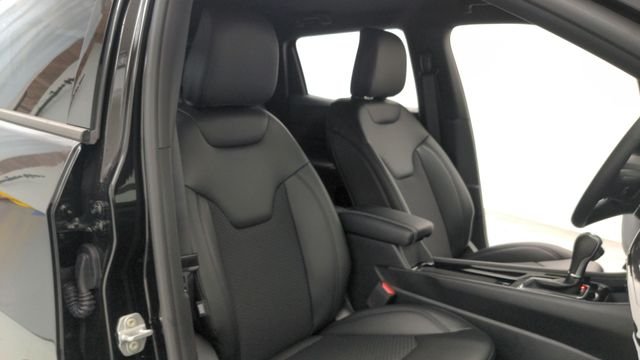 Used 2022 Black Jeep Latitude image 22
