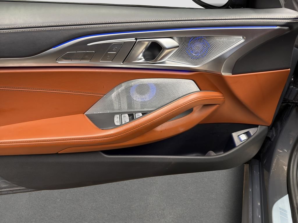 2025 BMW 8 Series M850i - Photo 32