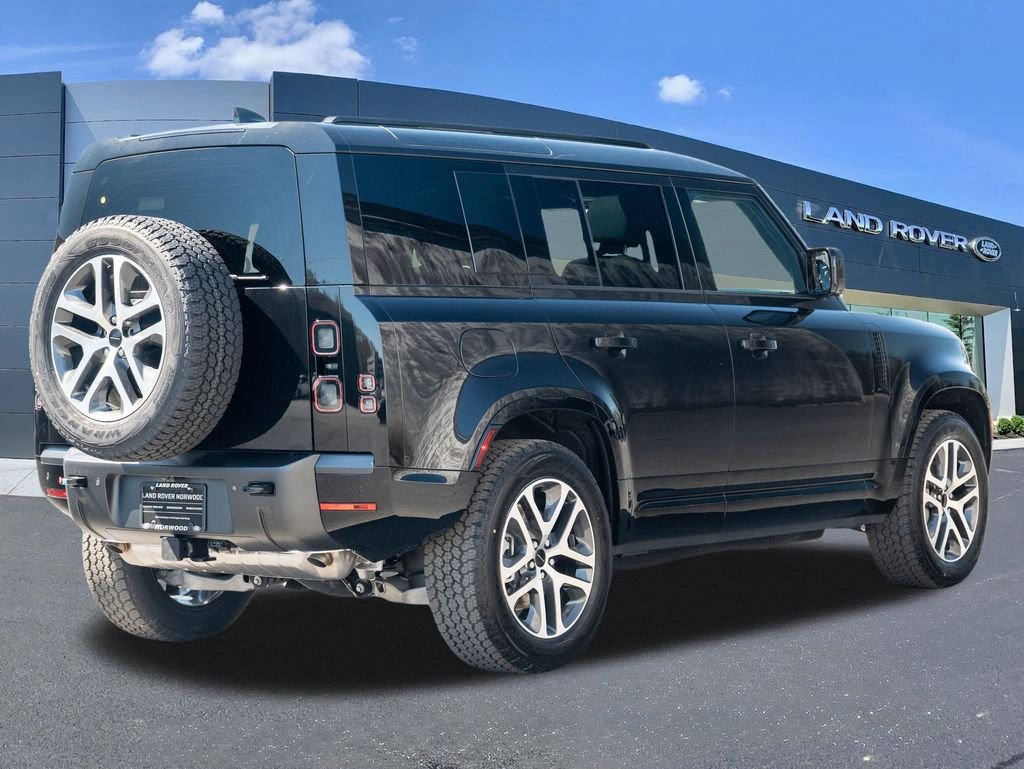 New 2026 Black Land Rover X-Dynamic SE image 4