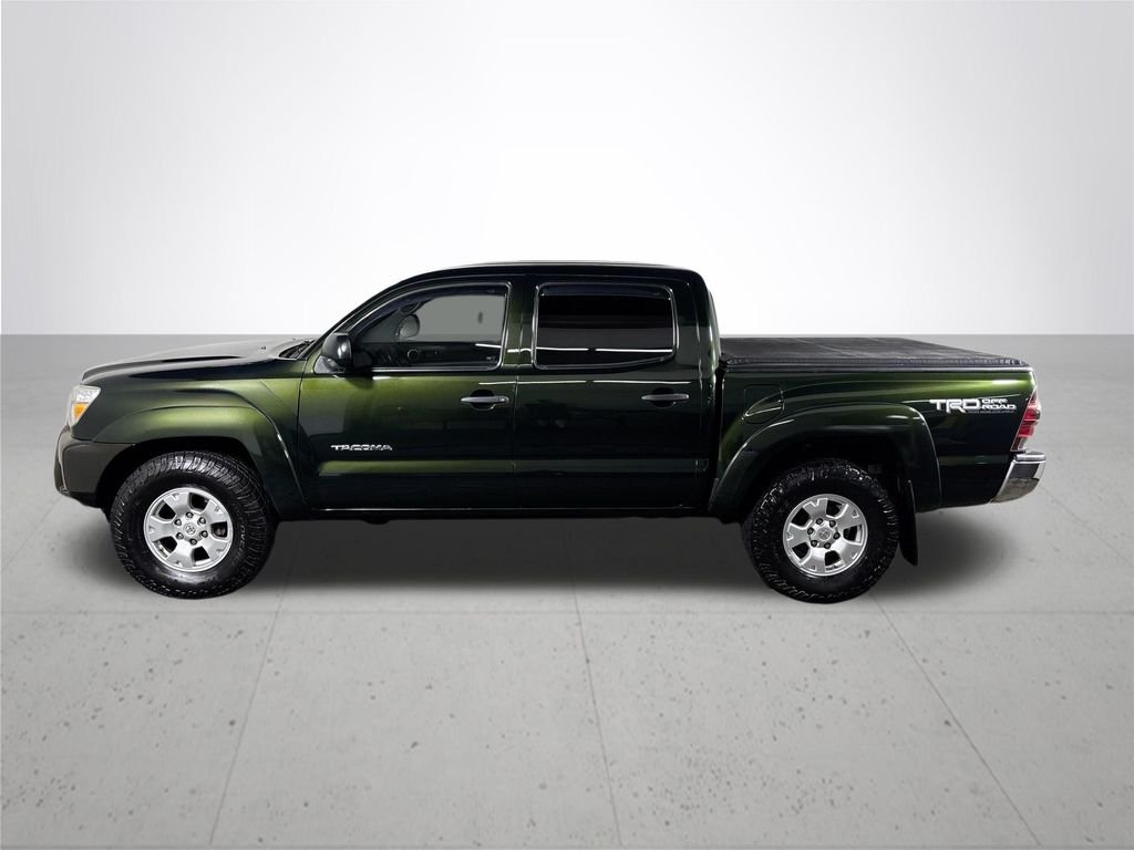 Used 2013 Green Toyota Base image 9
