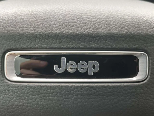 New 2025 Baltic Gray Metallic Clear-Coat Exterior Paint Jeep Altitude image 30