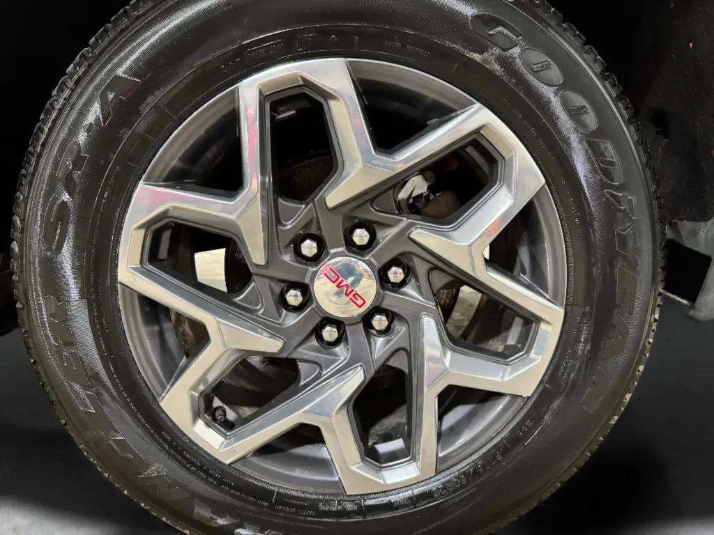 Used 2024 Downpour Metallic GMC SLT image 31