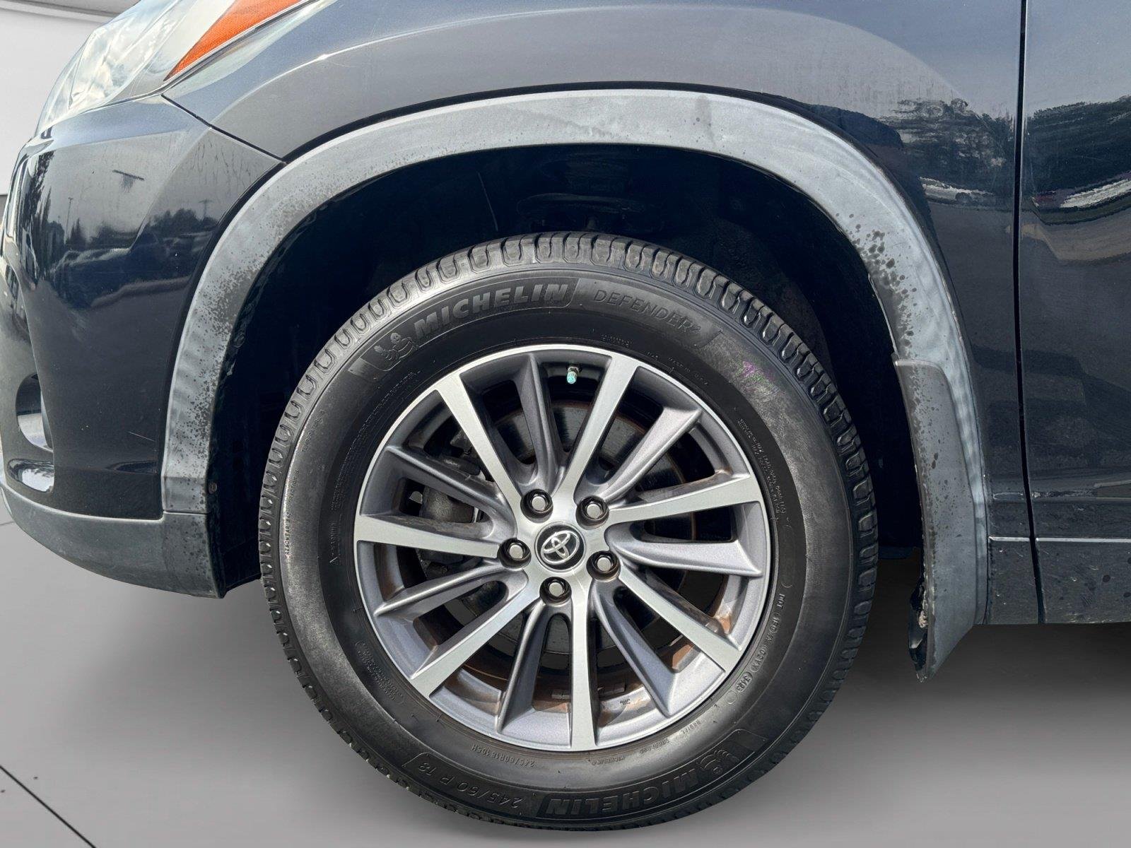 Used 2017 Midnight Black Metallic Toyota XLE image 14