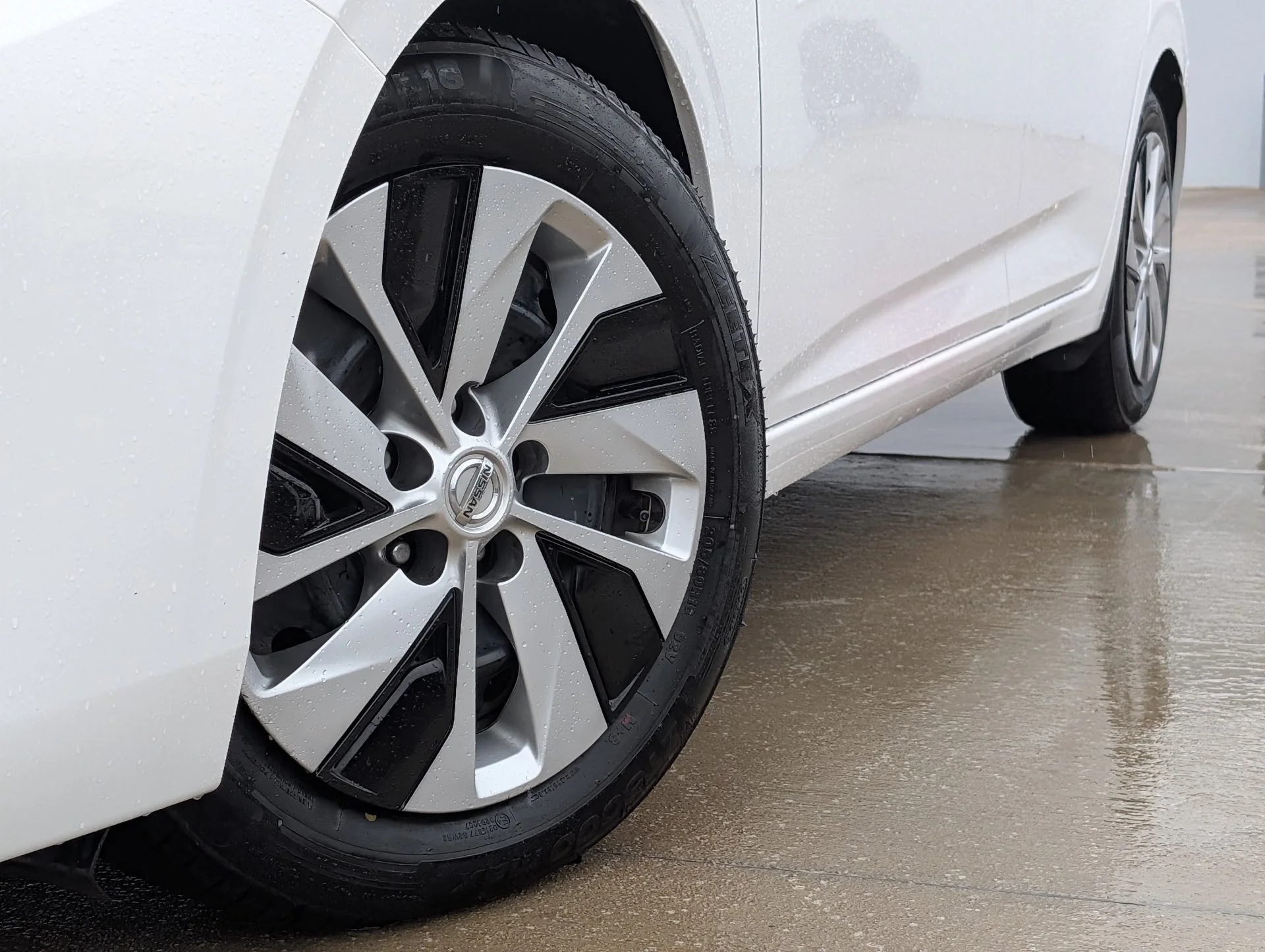 Used 2024 Nissan Sentra SV with VIN 3N1AB8CV6RY332003 for sale in Buda, TX