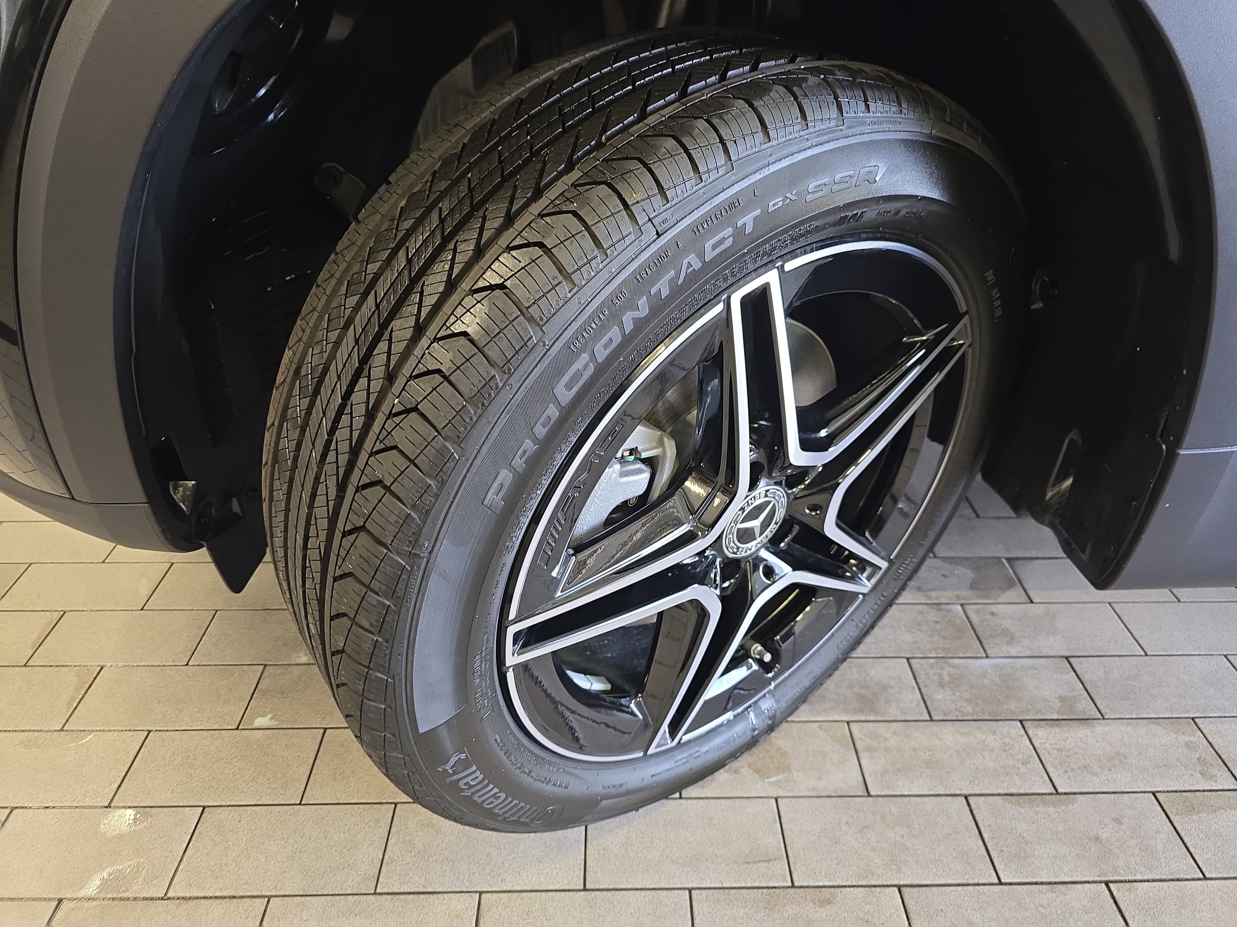 New 2026 Cosmos Black Metallic Mercedes-Benz GLB250 image 34