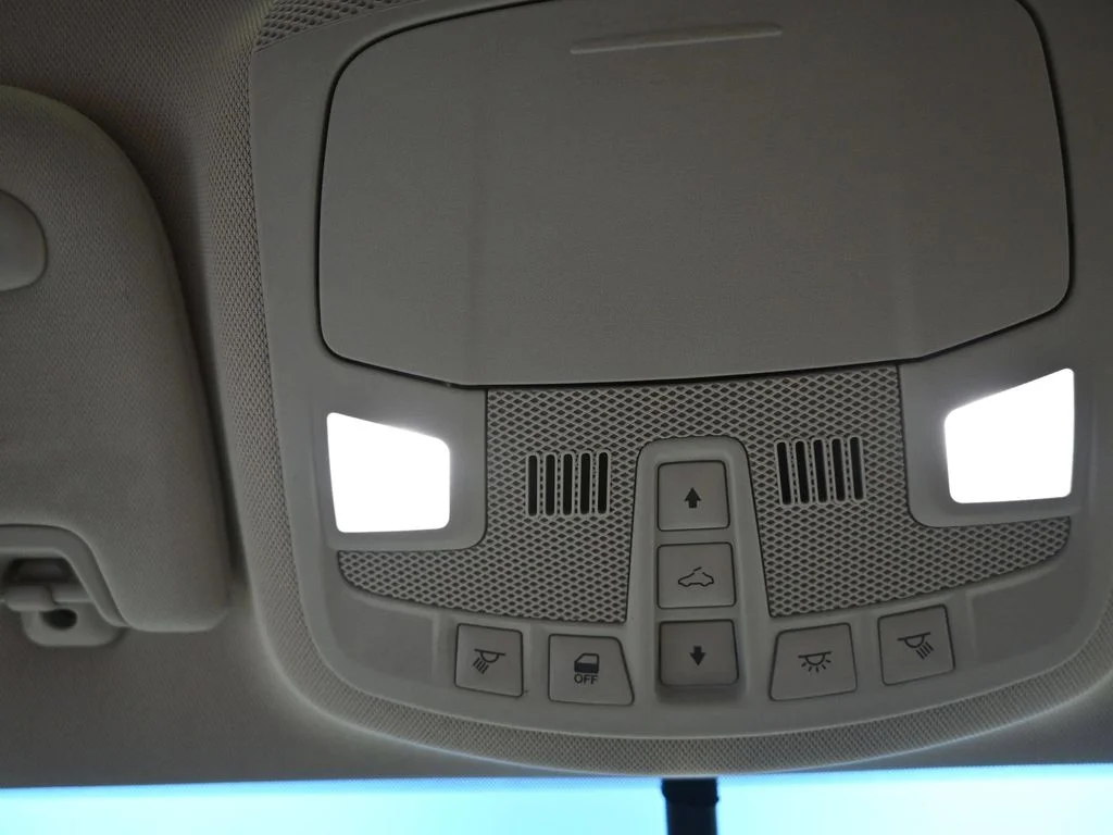 Used 2016 White Lincoln Base image 20