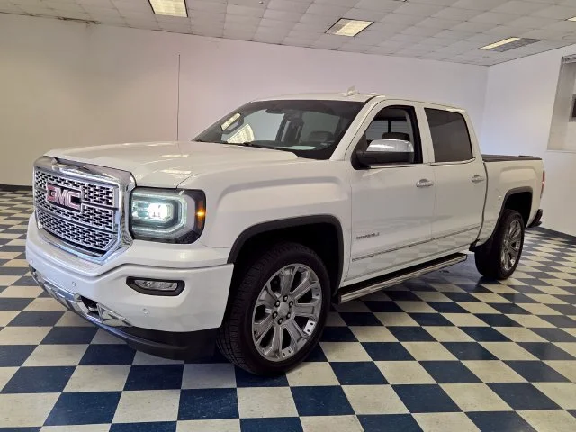Used 2018 WHITE FROST TRICOAT GMC Denali image 3