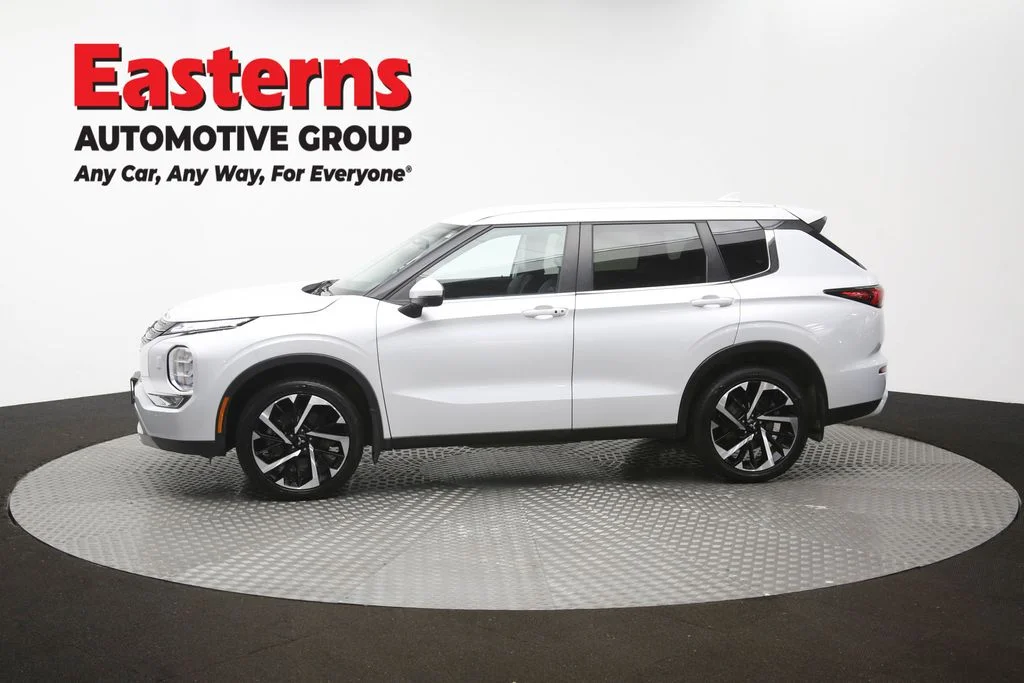 Used 2024 White Mitsubishi SE image 58