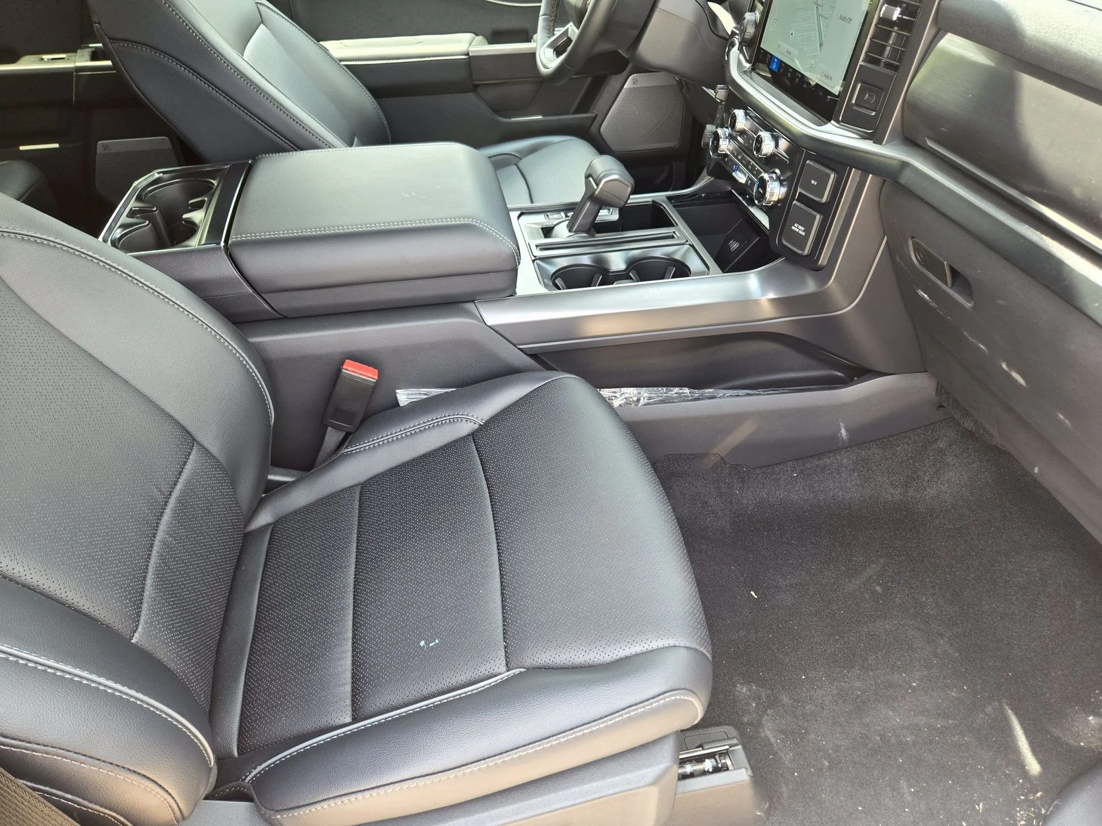 New 2026 Star White Metallic Tri-Coat Ford Lariat® image 9