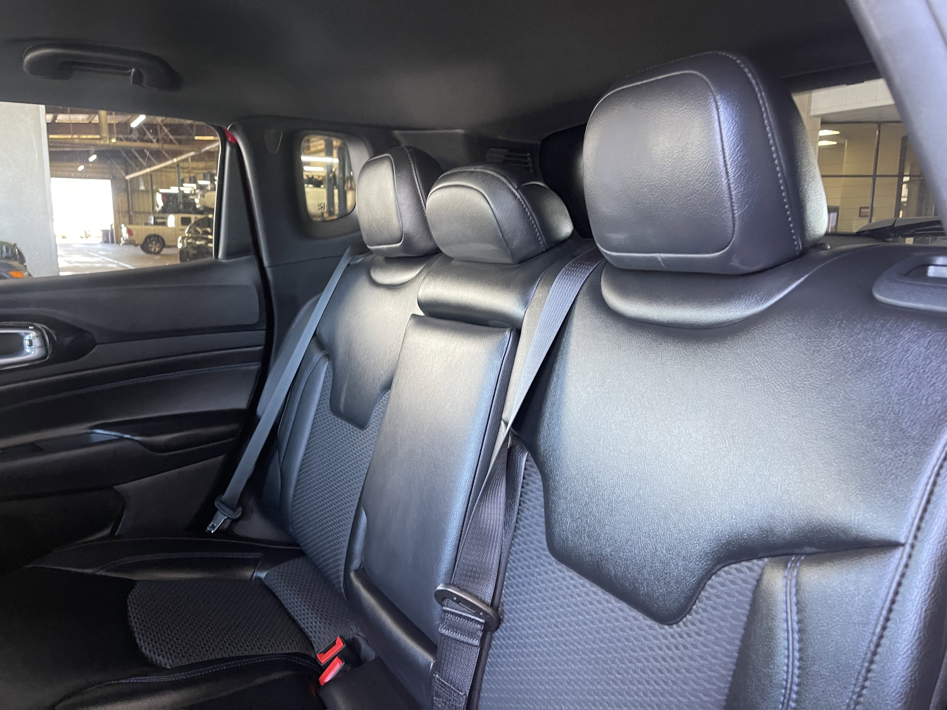 New 2026 Red Hot Pearl-Coat Exterior Paint Jeep Latitude Altitude image 9