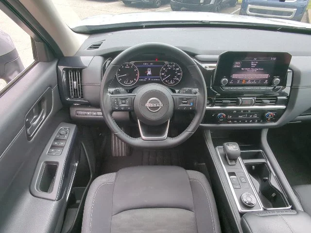 Used 2025 Silver Nissan SV image 7