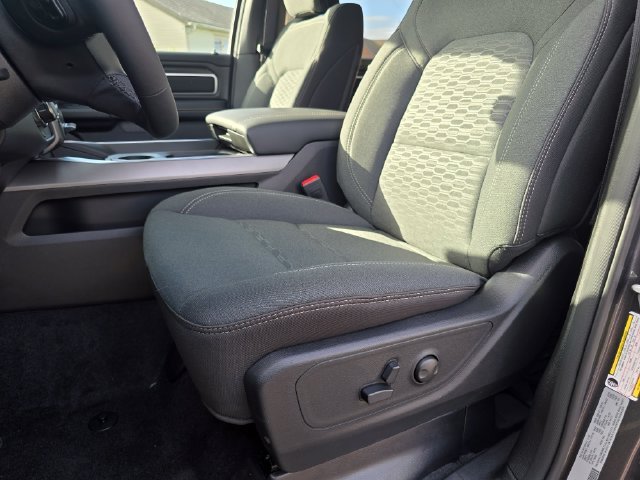 New 2026 Granite Crystal Metallic Clear-Coat Exterior Paint RAM Big Horn/Lone Star image 6