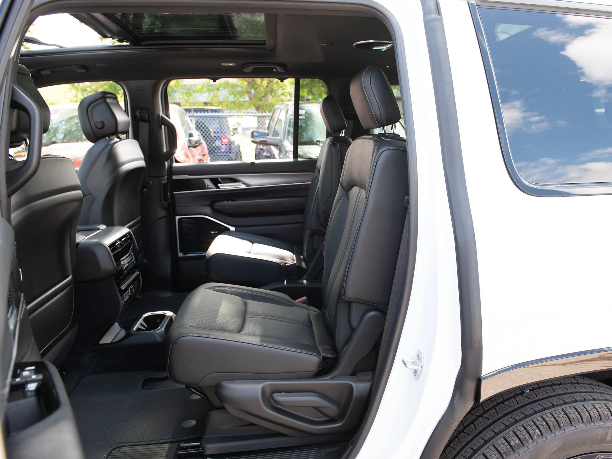 New 2026 White Jeep Limited Reserve* image 23