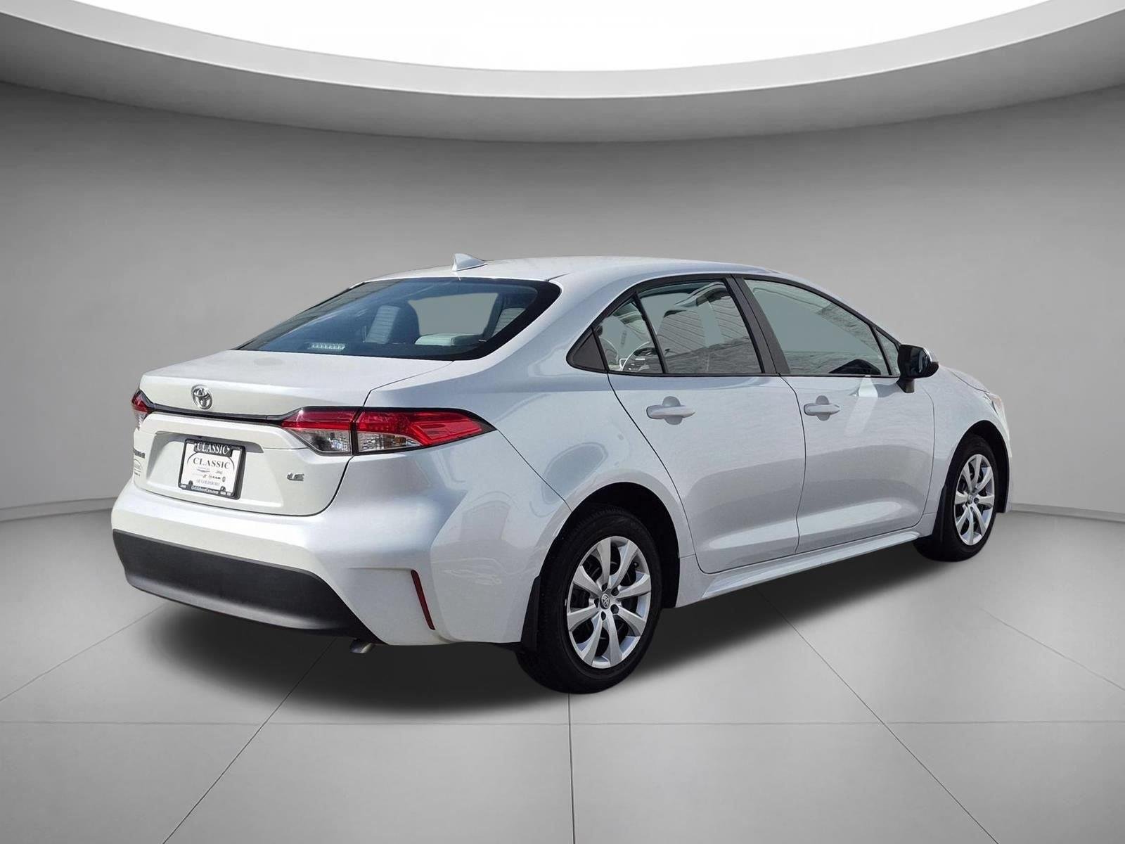 Used 2026 Wind Chill Pearl Toyota LE image 5