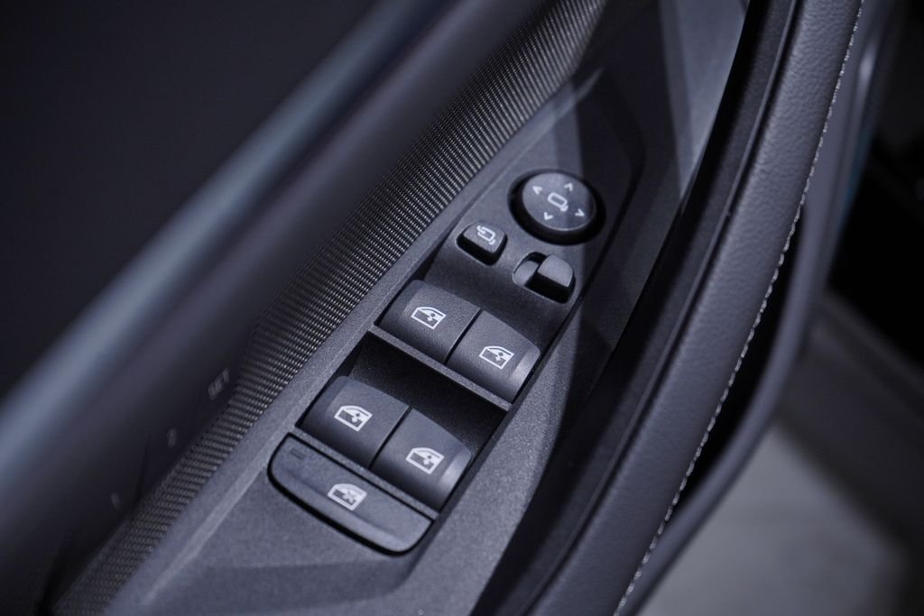 New 2026 Black Sapphire Metallic BMW xDrive40 image 11