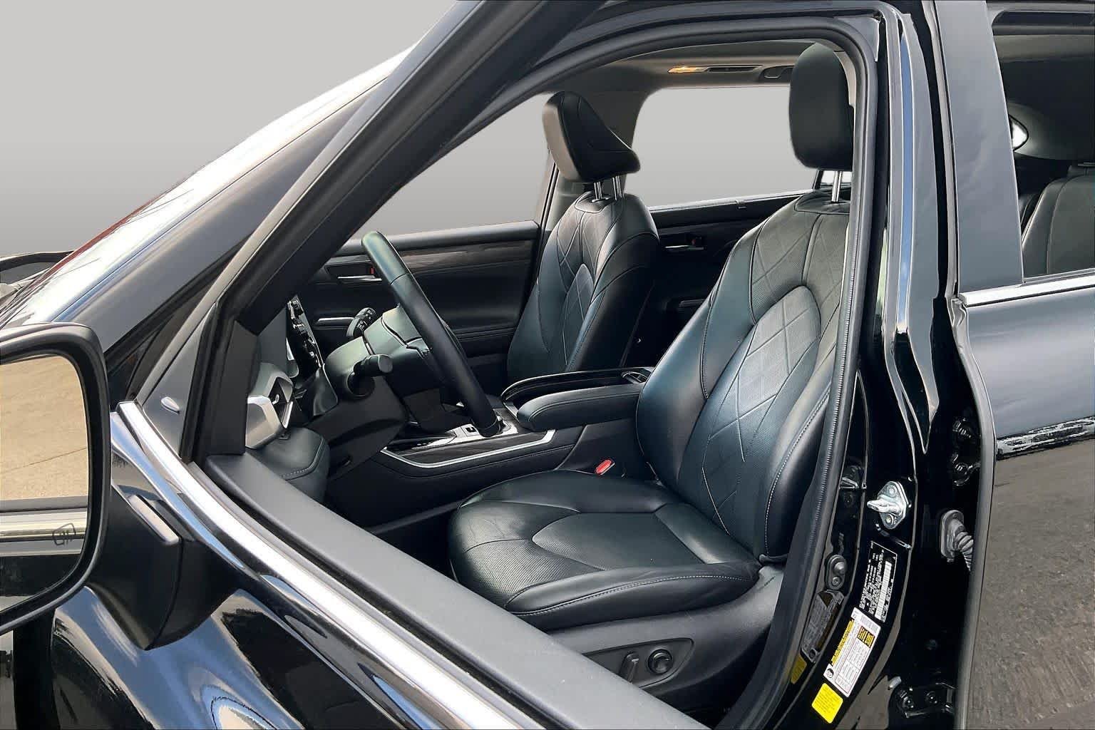 Used 2022 Midnight Black Metallic Toyota Platinum image 8
