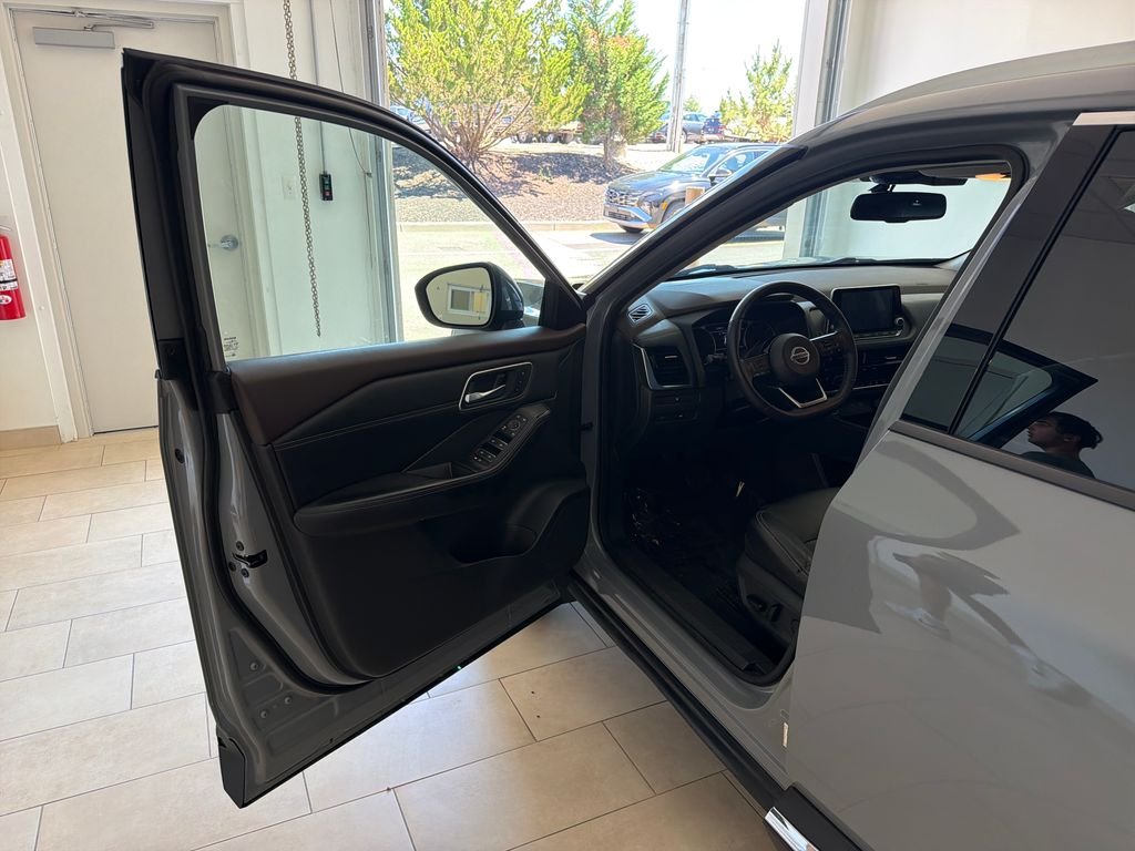 Used 2021 Boulder Gray Nissan SL image 10