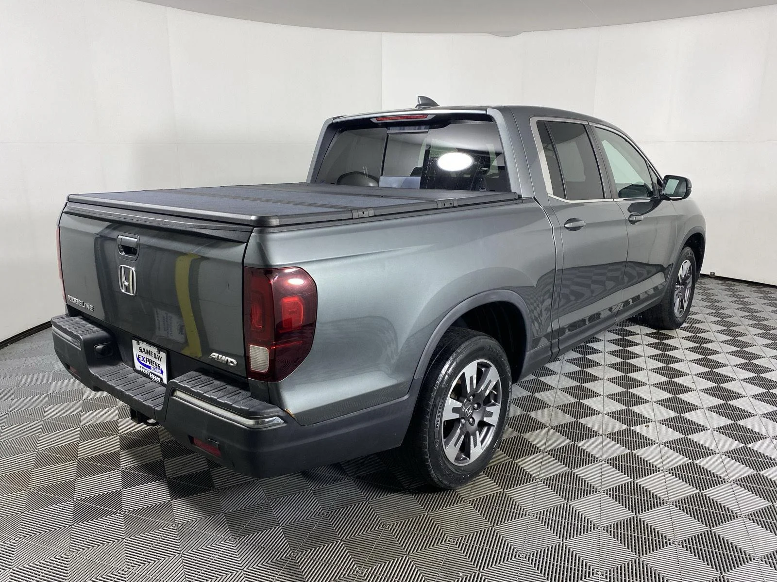 Used 2019 Forest Mist Metallic Honda RTL image 5