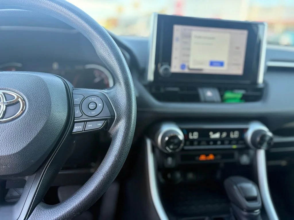 Used 2023  Toyota XLE image 28