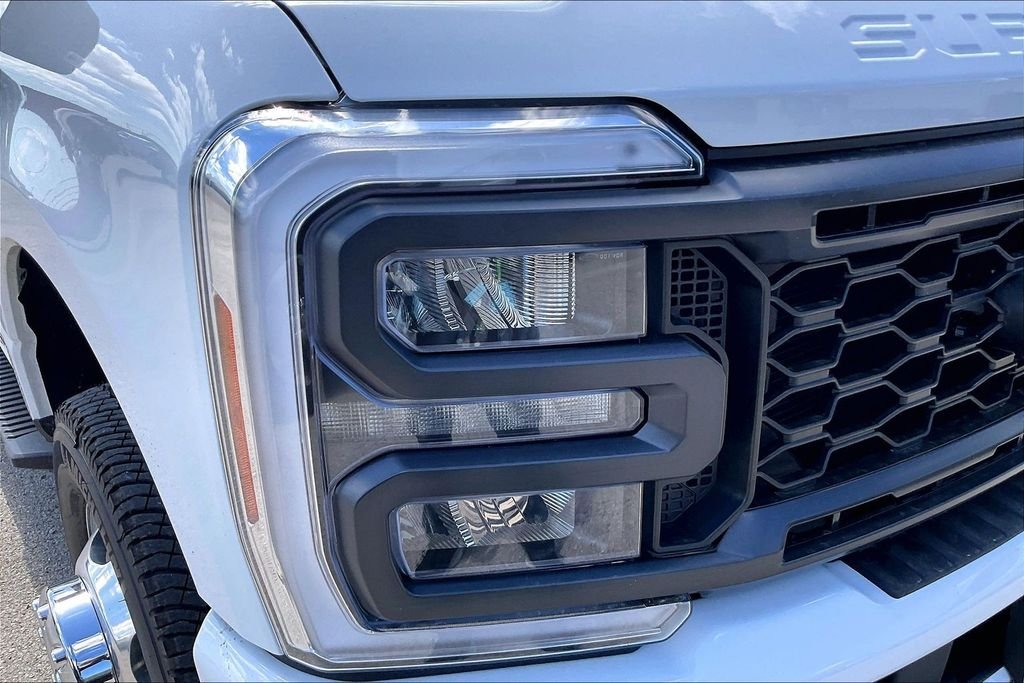 New 2026 Ford Super Duty F-350 XL 4D Crew Cab