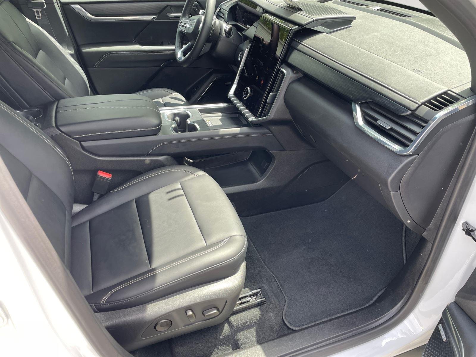 Used 2026 Summit White GMC AWD Elevation image 15