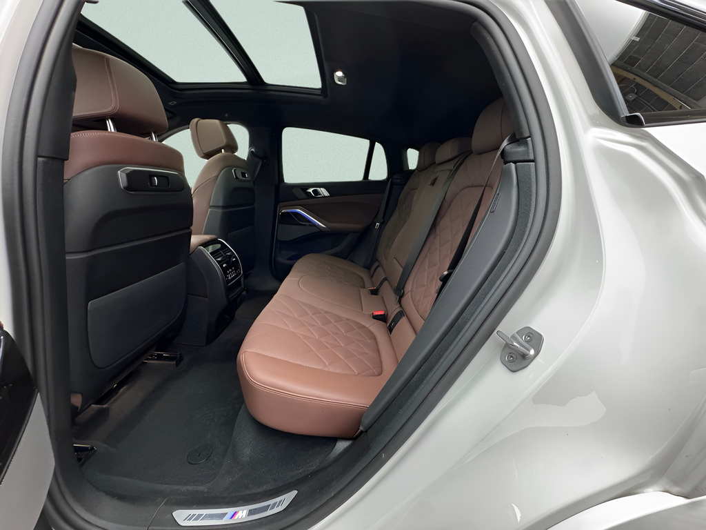 Used 2025 White Metallic BMW xDrive40i image 34