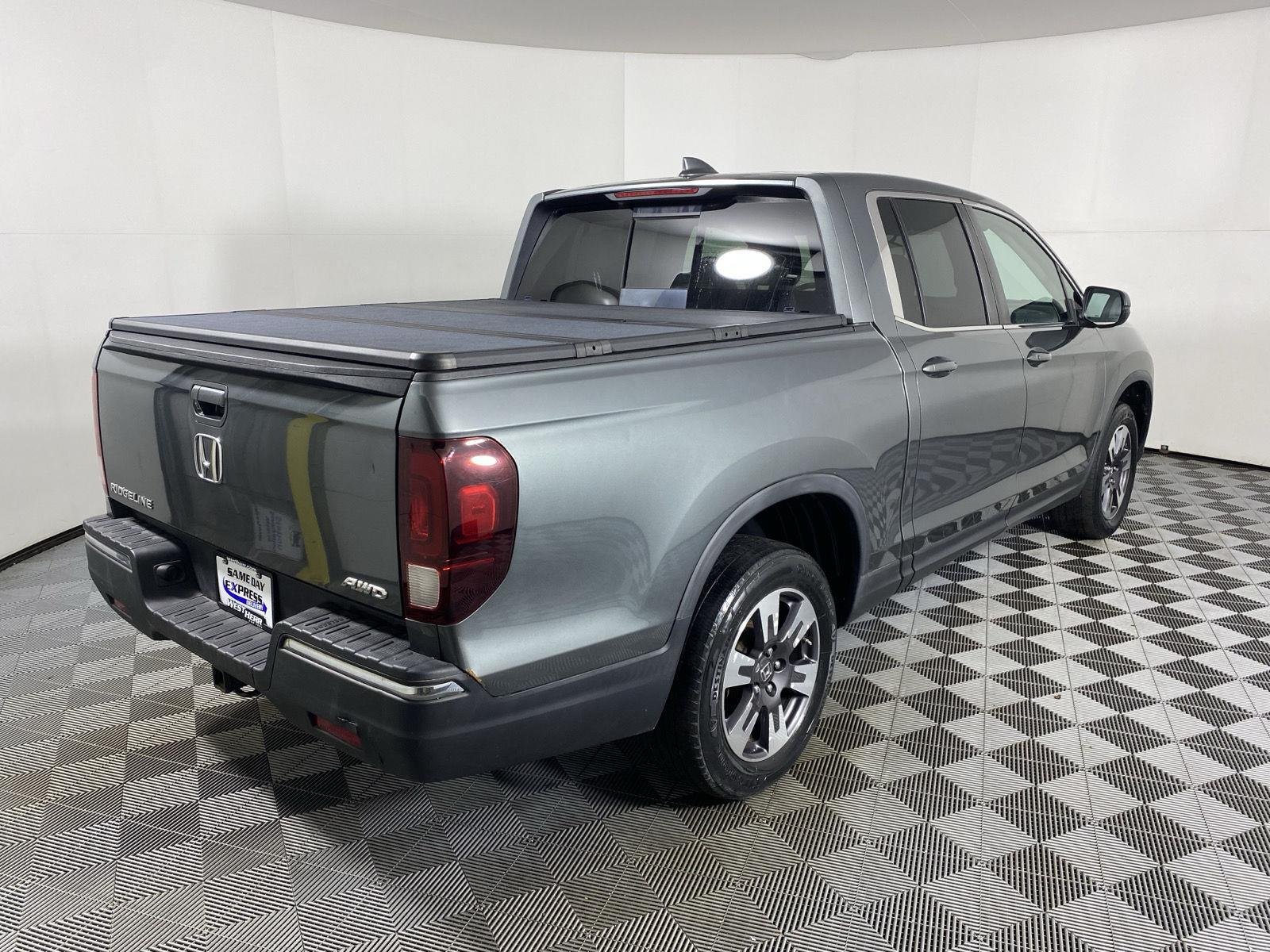 Used 2019 Forest Mist Metallic Honda RTL image 5