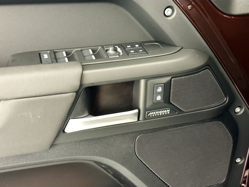 New 2026 Sedona Red Land Rover X-Dynamic SE image 18