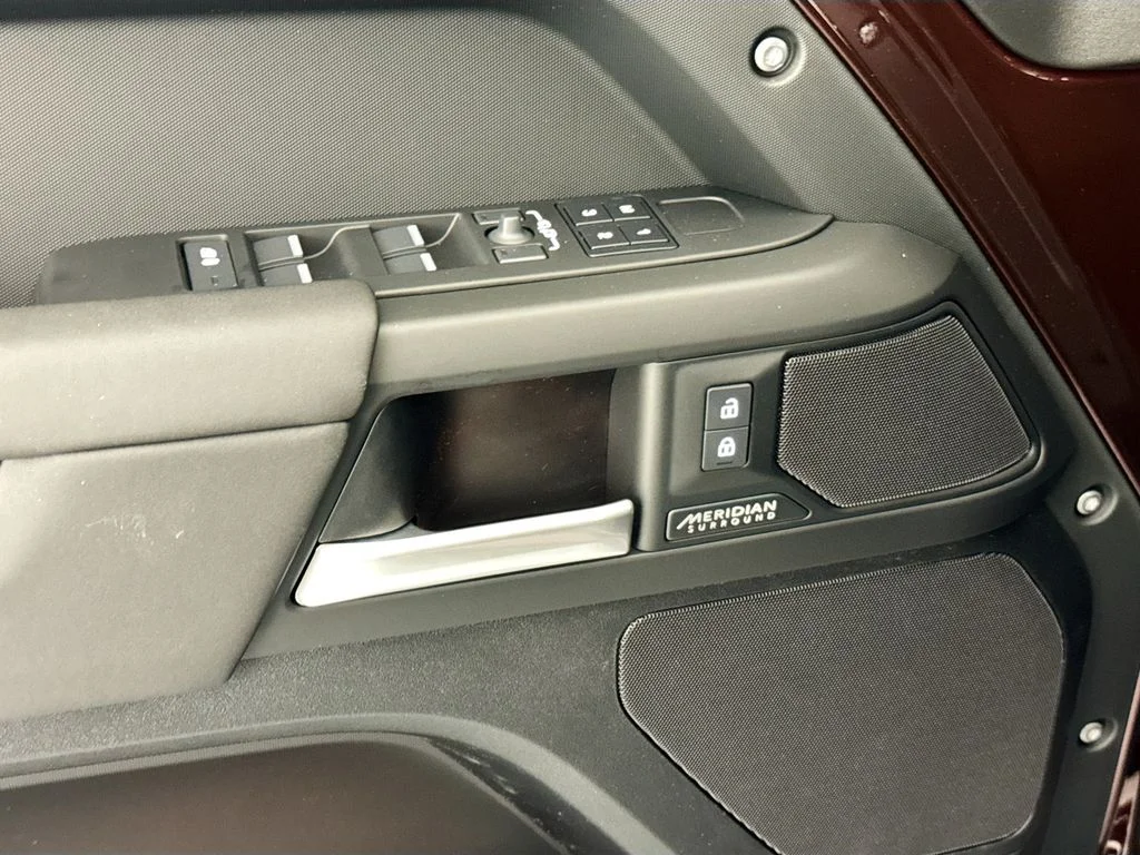 New 2026 Sedona Red Land Rover X-Dynamic SE image 18