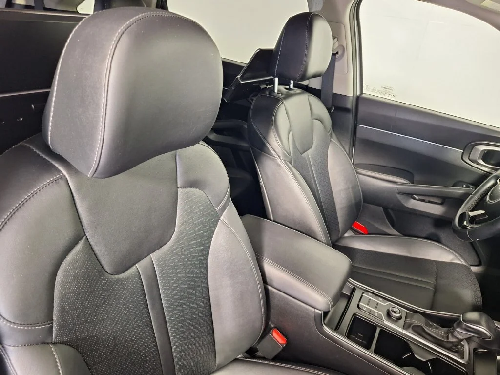 Used 2022 Sparkling Silver Kia S image 27