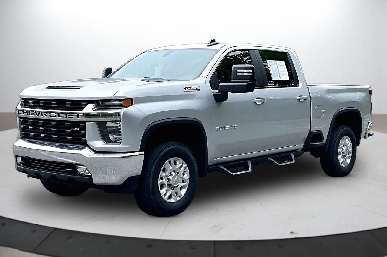 Used 2022 Silver Chevrolet LT image 4