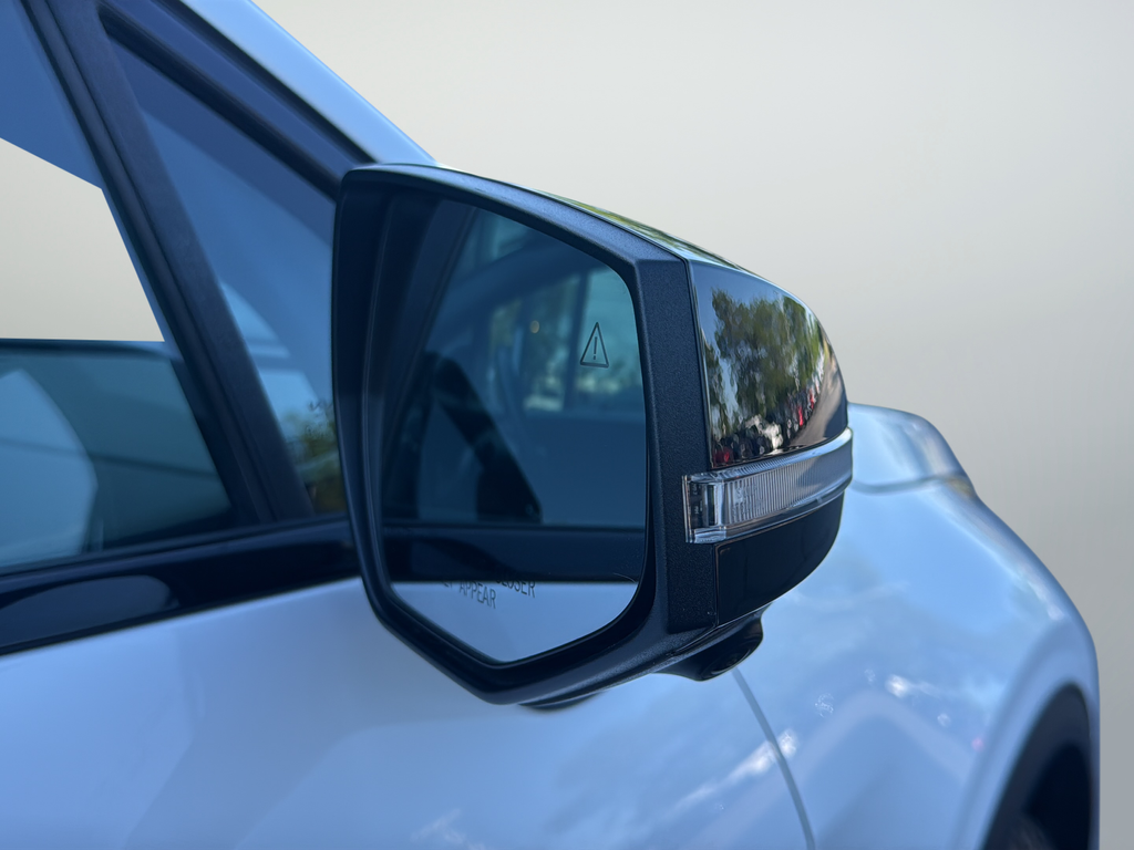 Used 2023 White Kia X-Pro Prestige image 37